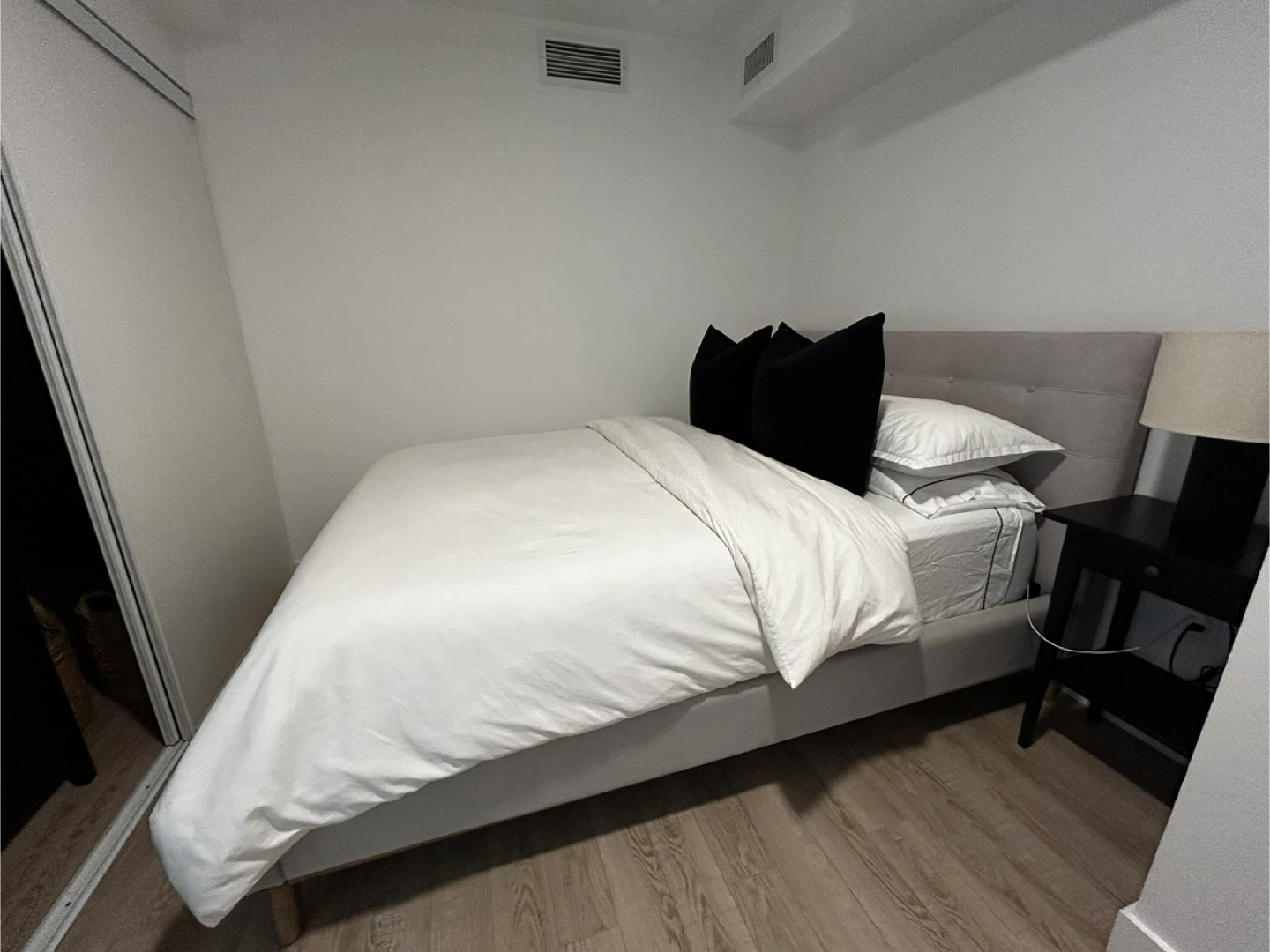 Queen upholstered bed frame - photo 2