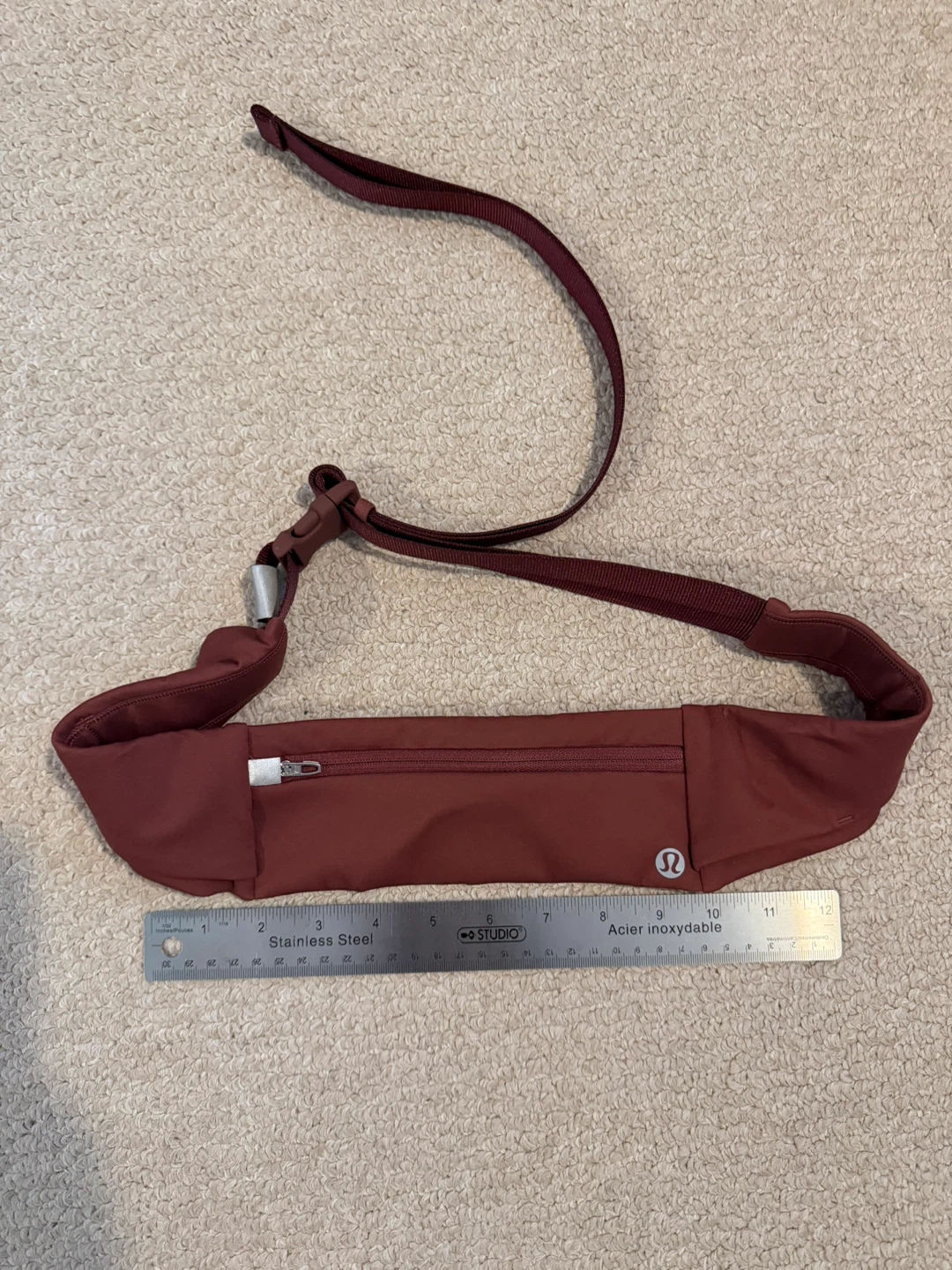 Lululemon running Belt Bag Burgundy
