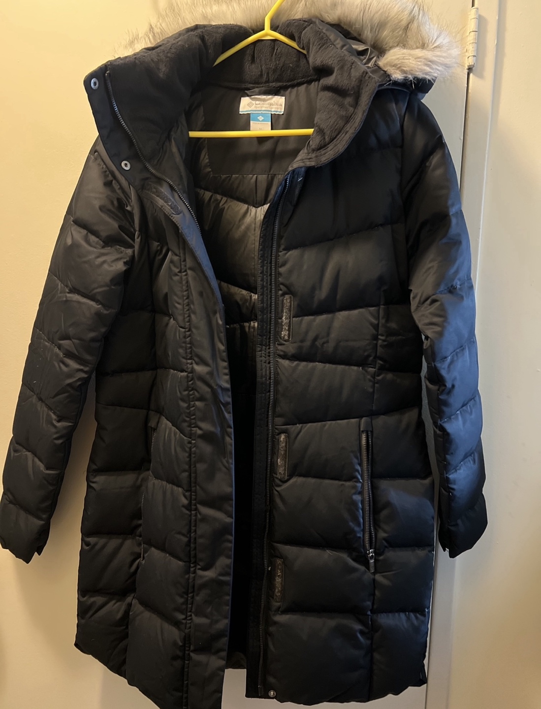 Columbia Black Puffer Coat - Size M