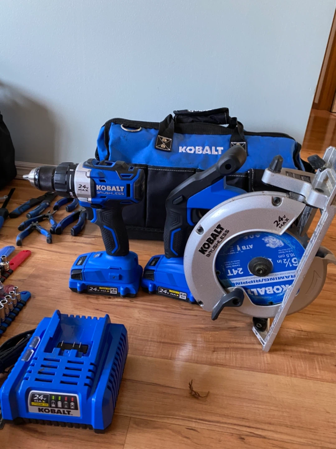 Kobalt Tool Set with Drill and Saw - photo 2