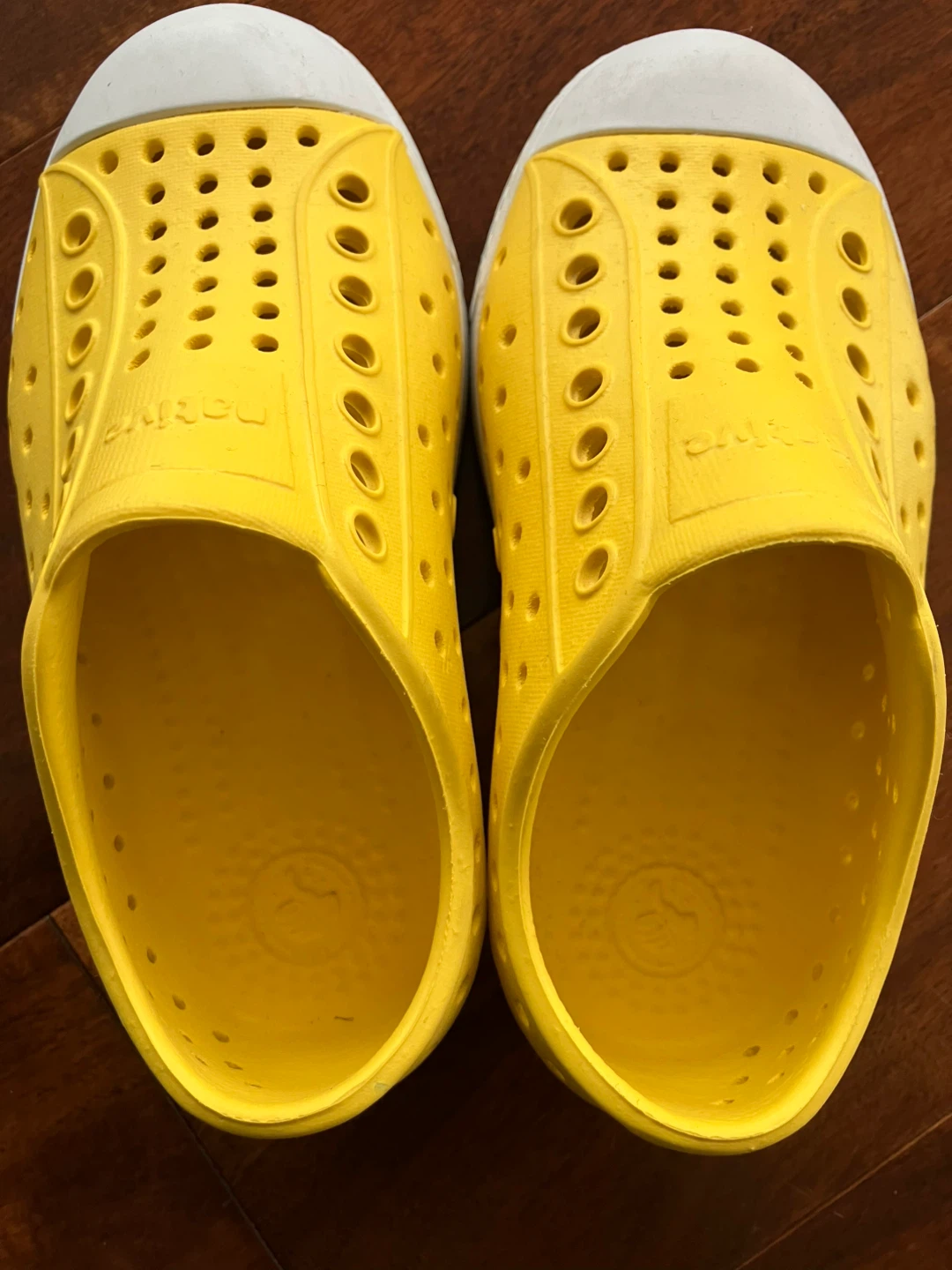 Native Yellow Shoes Size C9 - photo 3