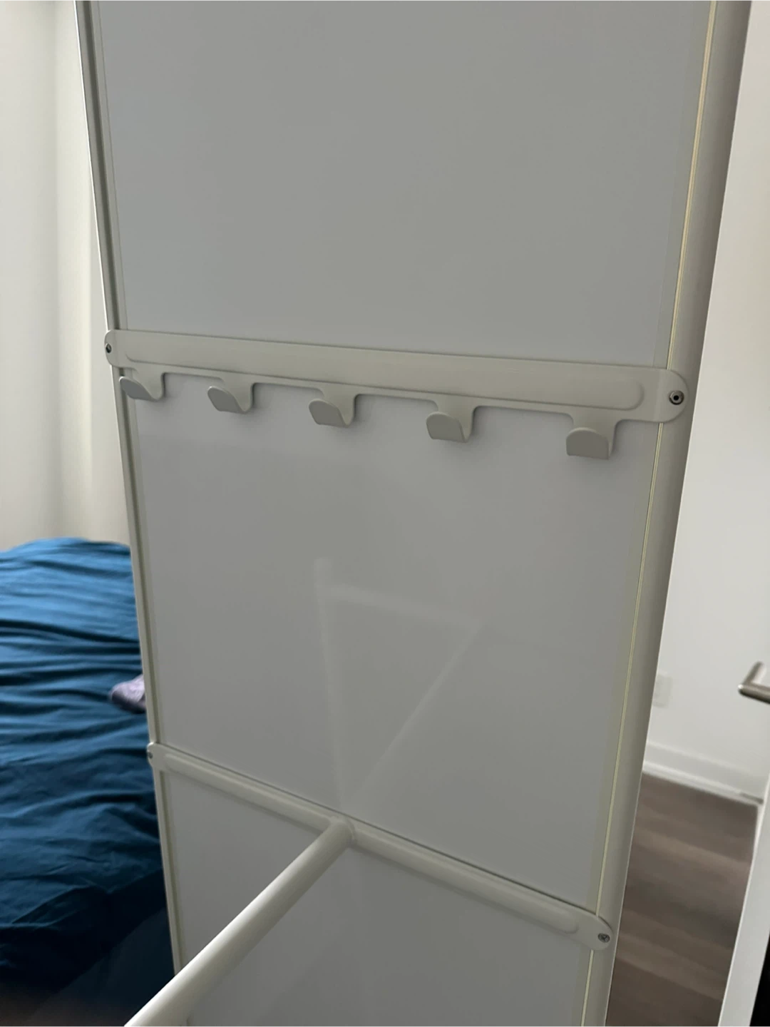 Freestanding Mirror with Rack - photo 3