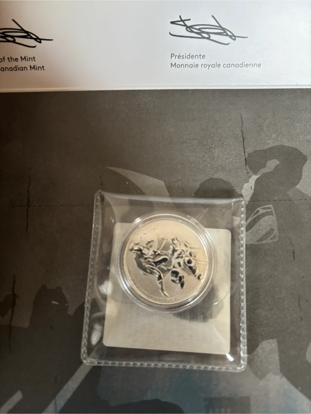 2016 Batman vs Superman $20 Fine Silver Coin - photo 2