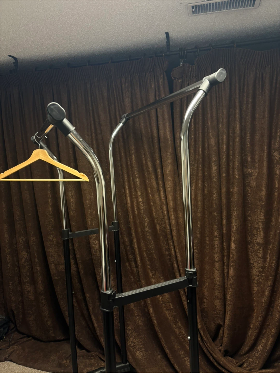 Adjustable Garment Rack - photo 3
