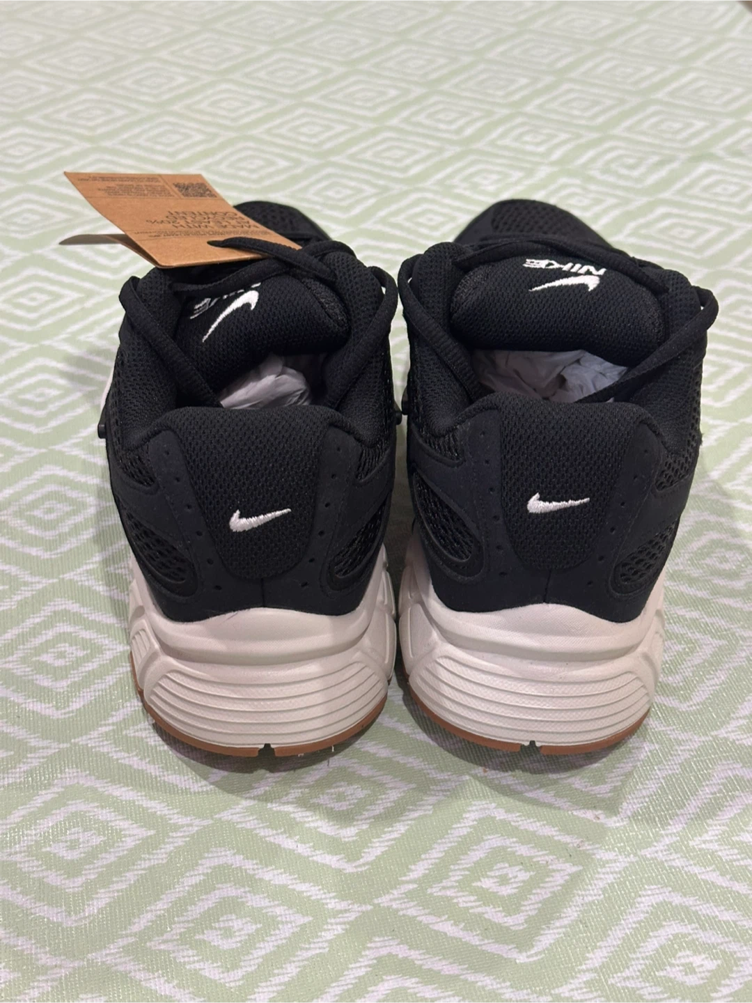 Nike Running Shoes. Unisex Men’s size US 7 and women’s US 8.5 - photo 3
