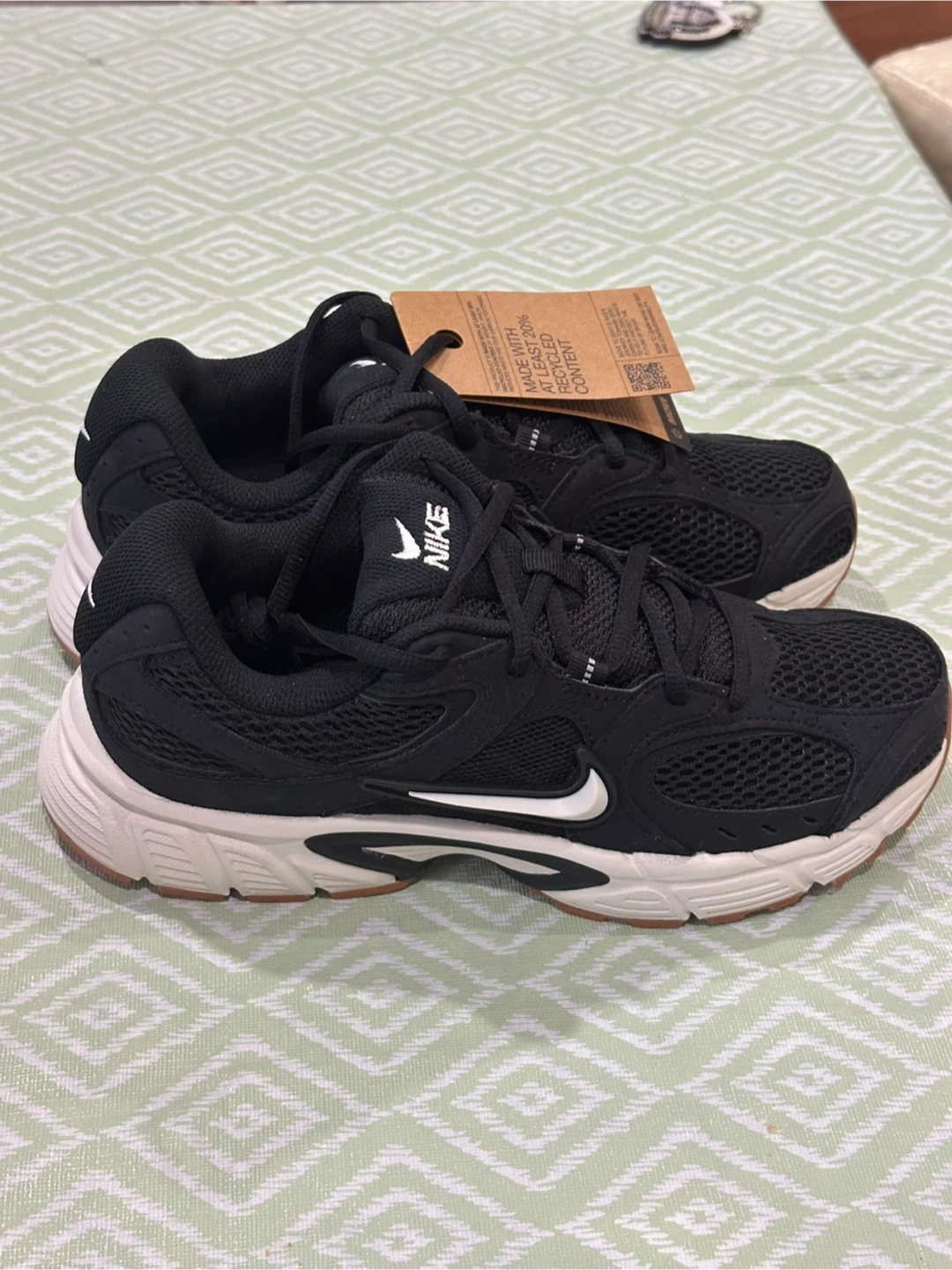 Nike Running Shoes. Unisex Men’s size US 7 and women’s US 8.5