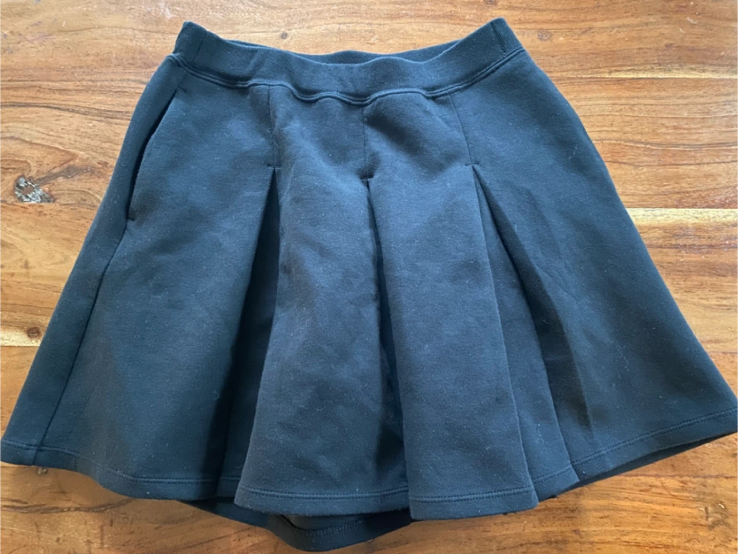 Uniqlo Black Pleated Skirt