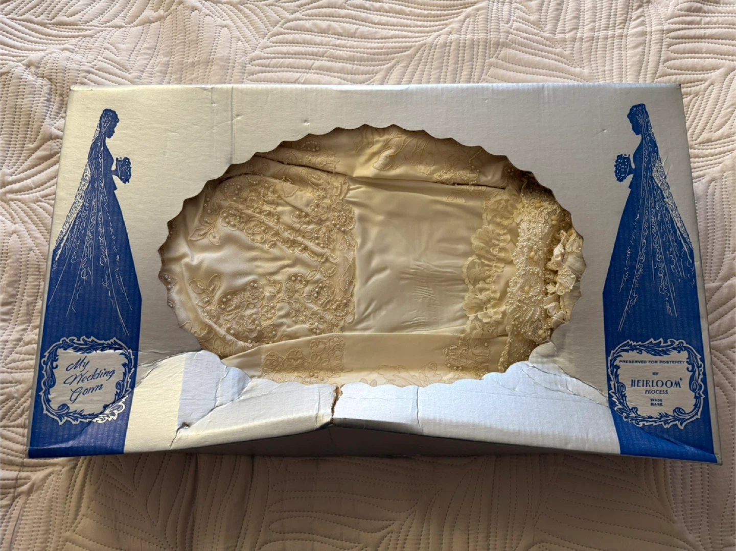 Vintage Wedding Gown in Box - photo 4