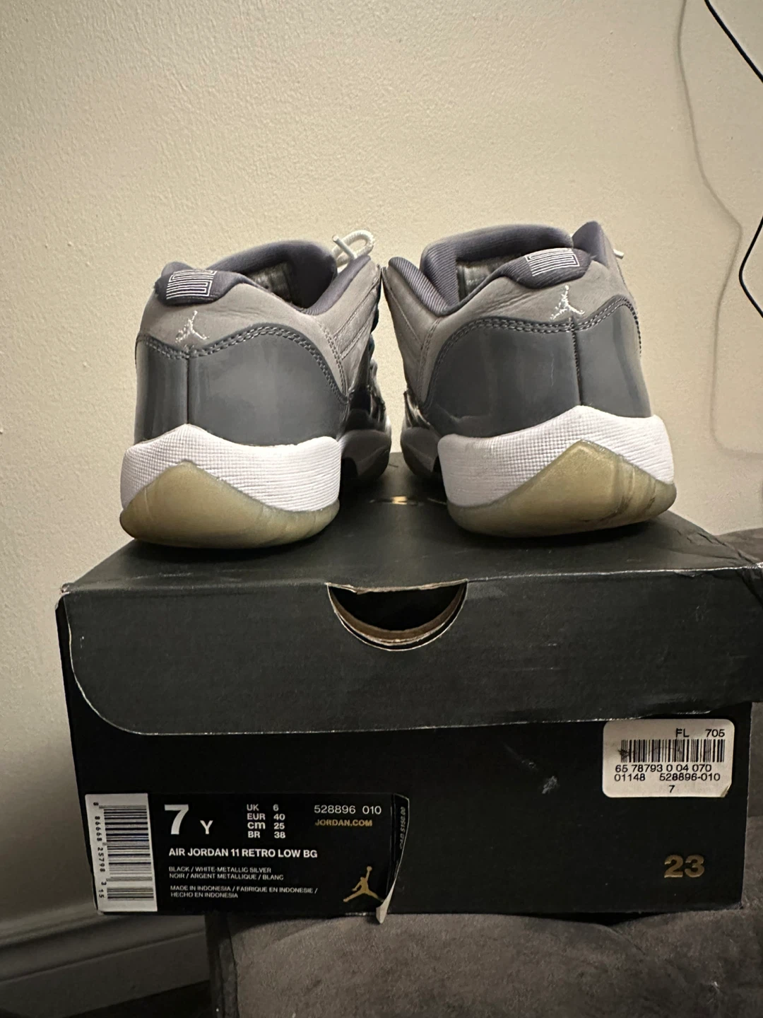 Air Jordan 11 Retro Low BG - Size 7Y