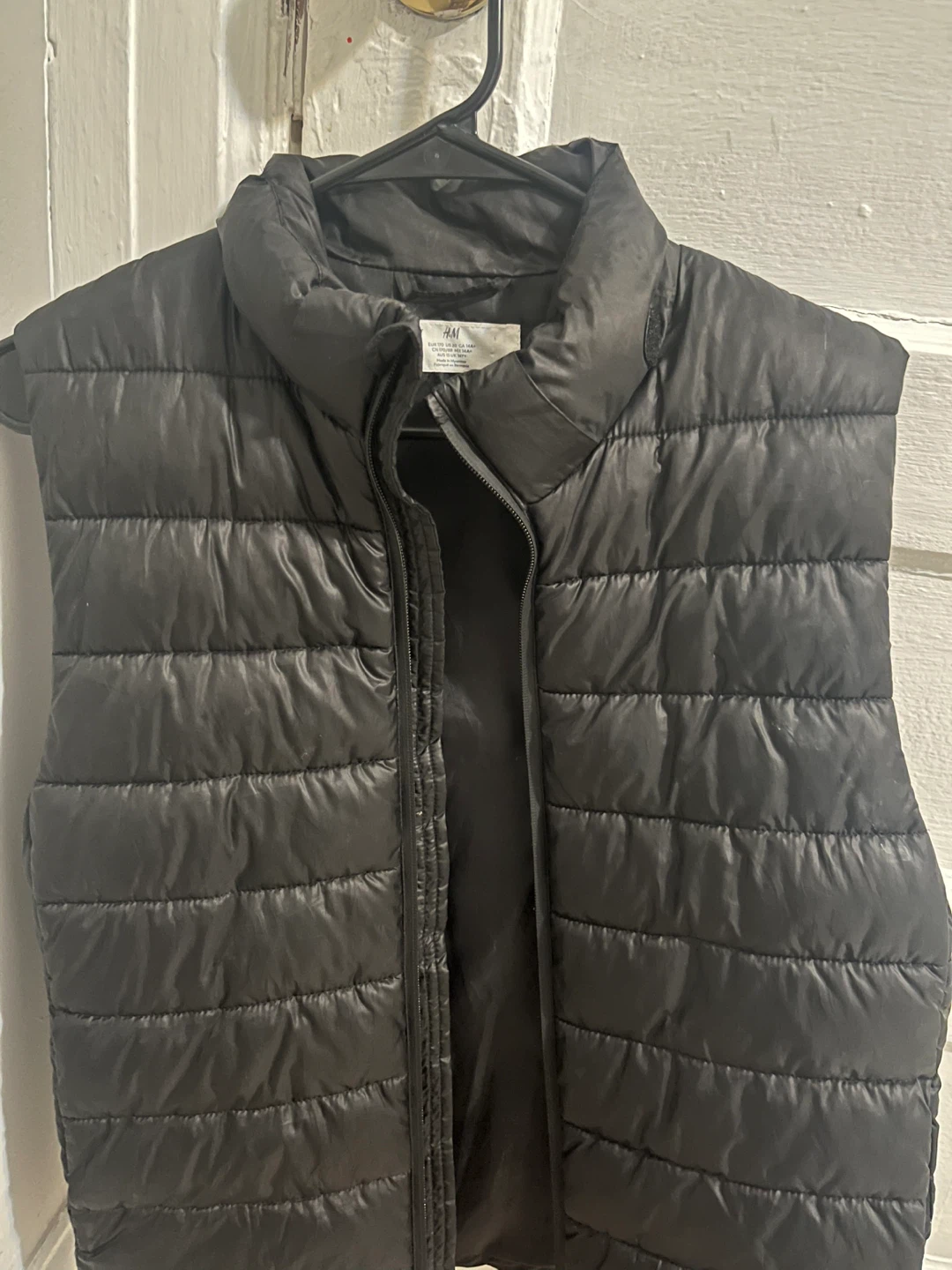 H&M Black Puffer Vest - Size M - photo 2