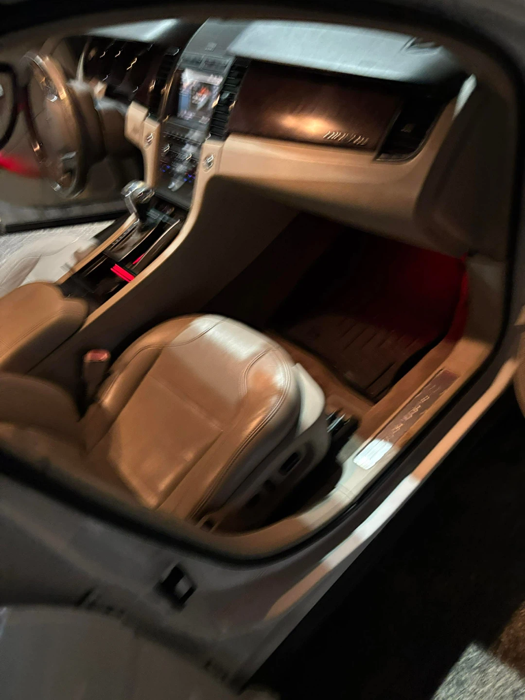 2012 ford Taurus - photo 5