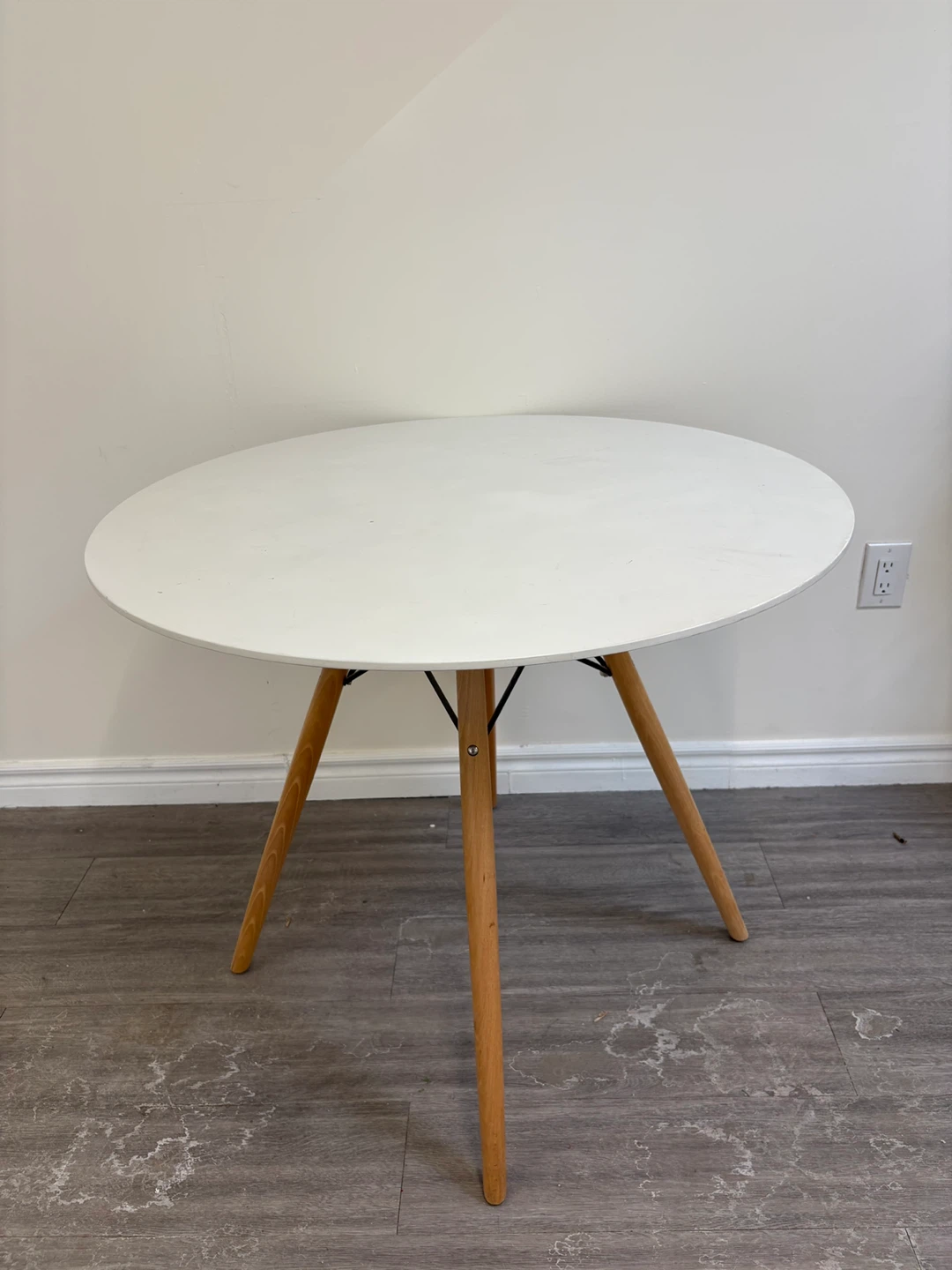 Round White Dining Table