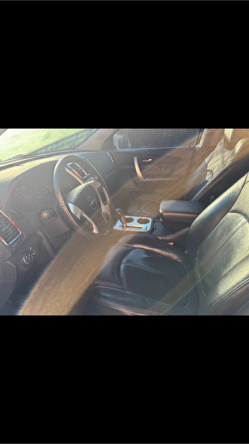 2010 GMC Acadia SUV - photo 2
