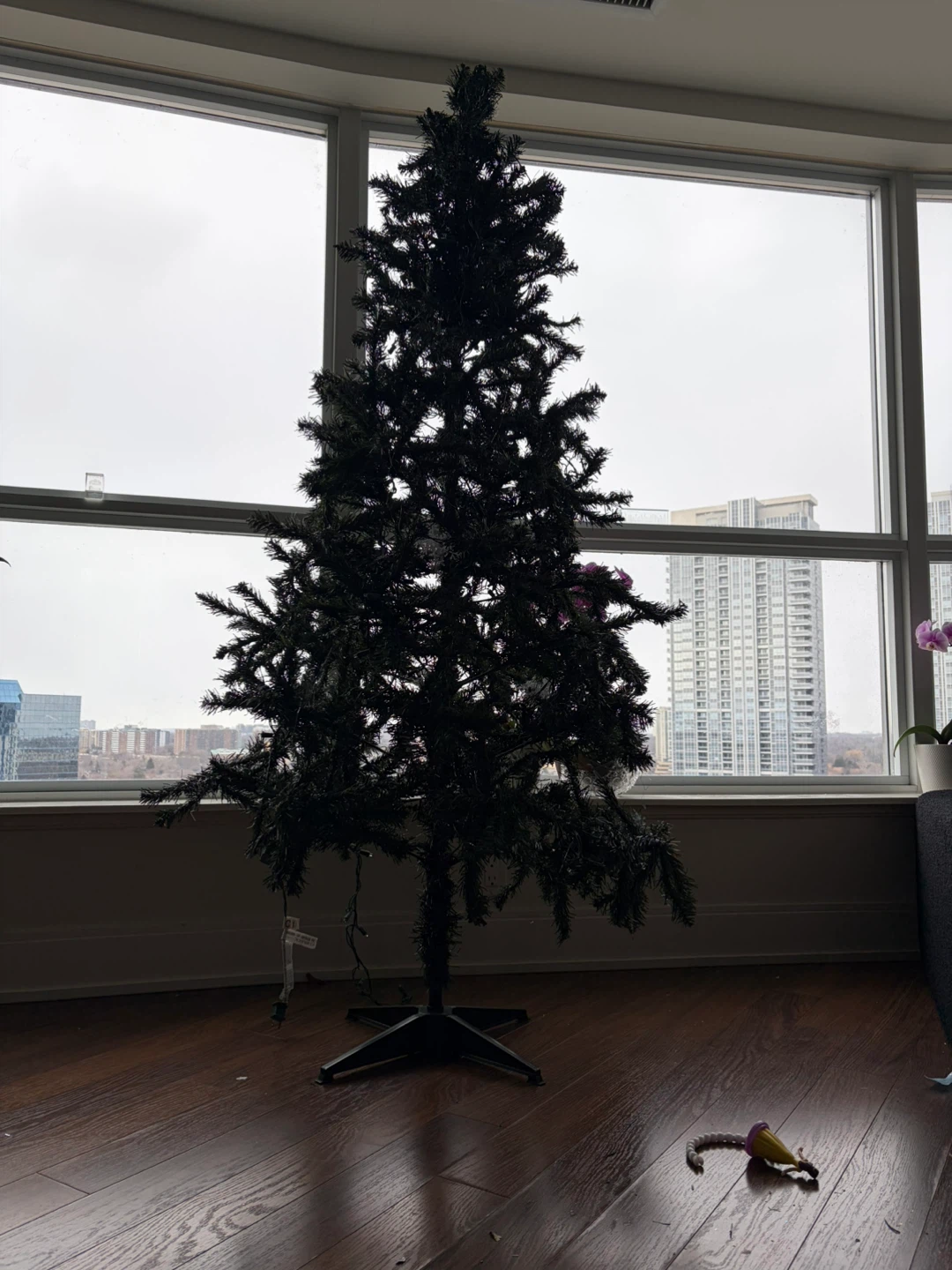 Holiday Time 6.5-ft Pre-Lit Sonoma Pine Tree - photo 3