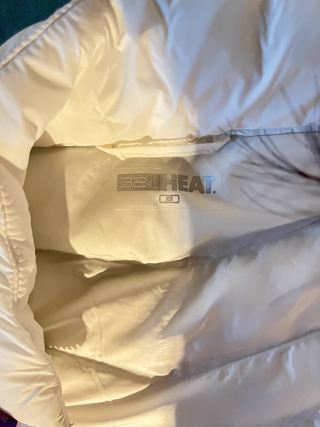 32 Degrees Heat White Puffer Vest - XS but fit S-M - photo 5