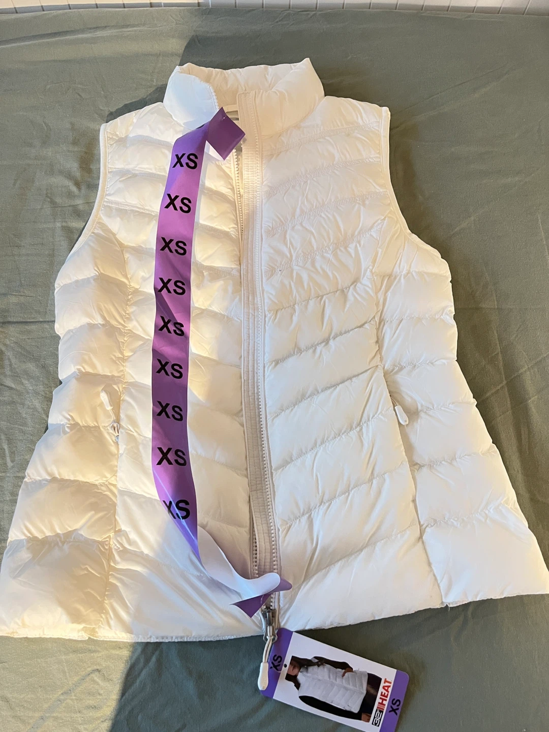 32 Degrees Heat White Puffer Vest - XS but fit S-M