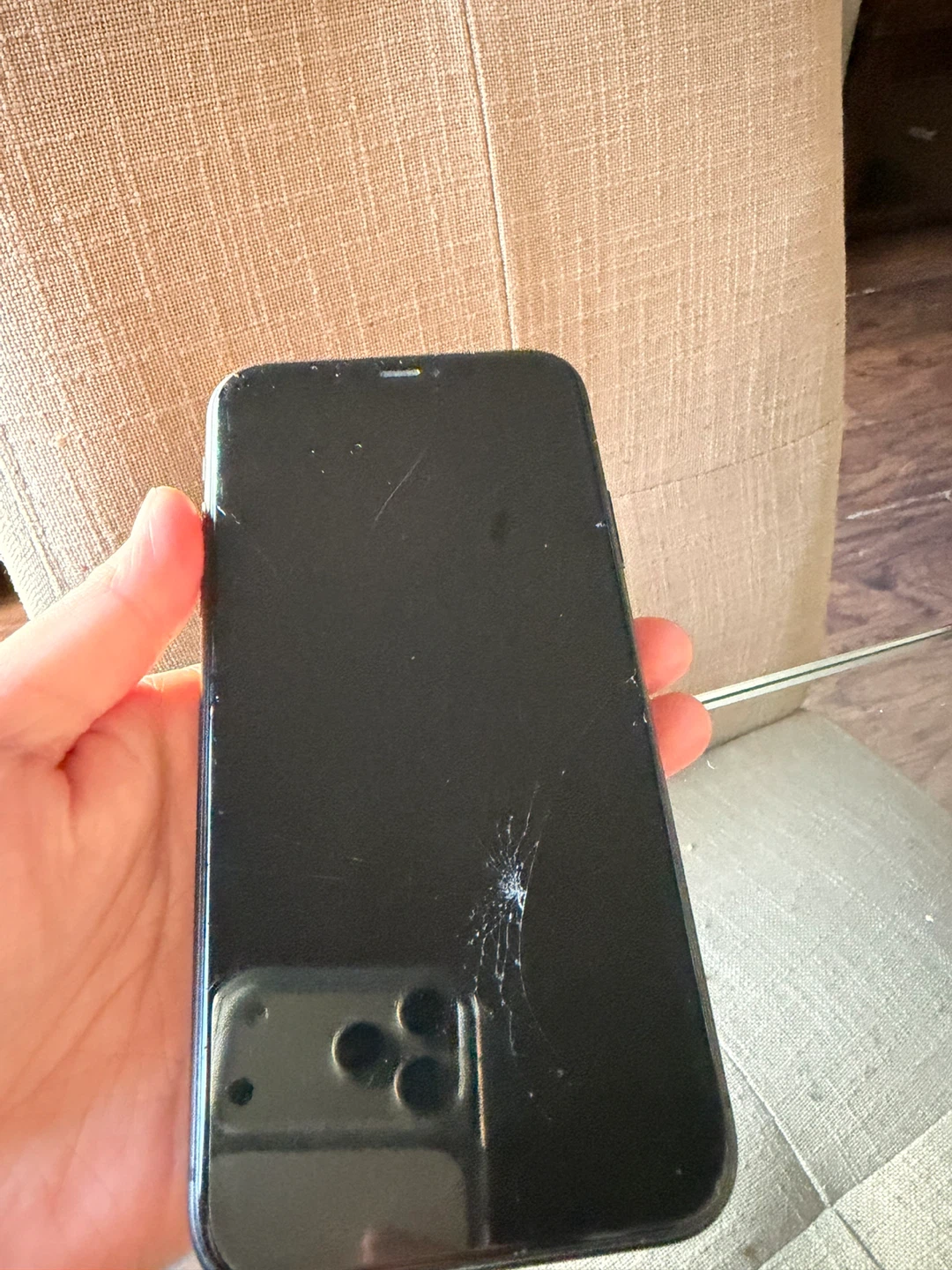 iPhone 11 - photo 2