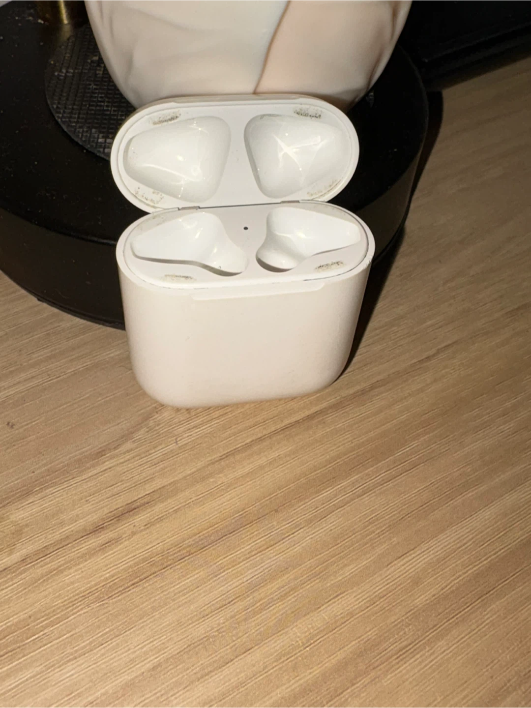 AirPods 2 generation Charging Case - photo 3