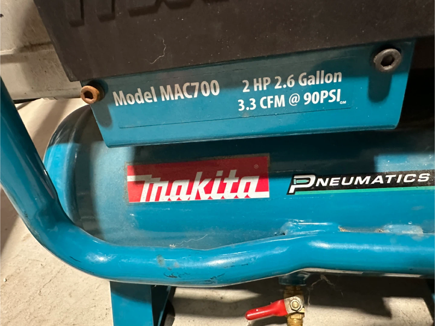 Makita MAC700 2.6 Gallon Air Compressor