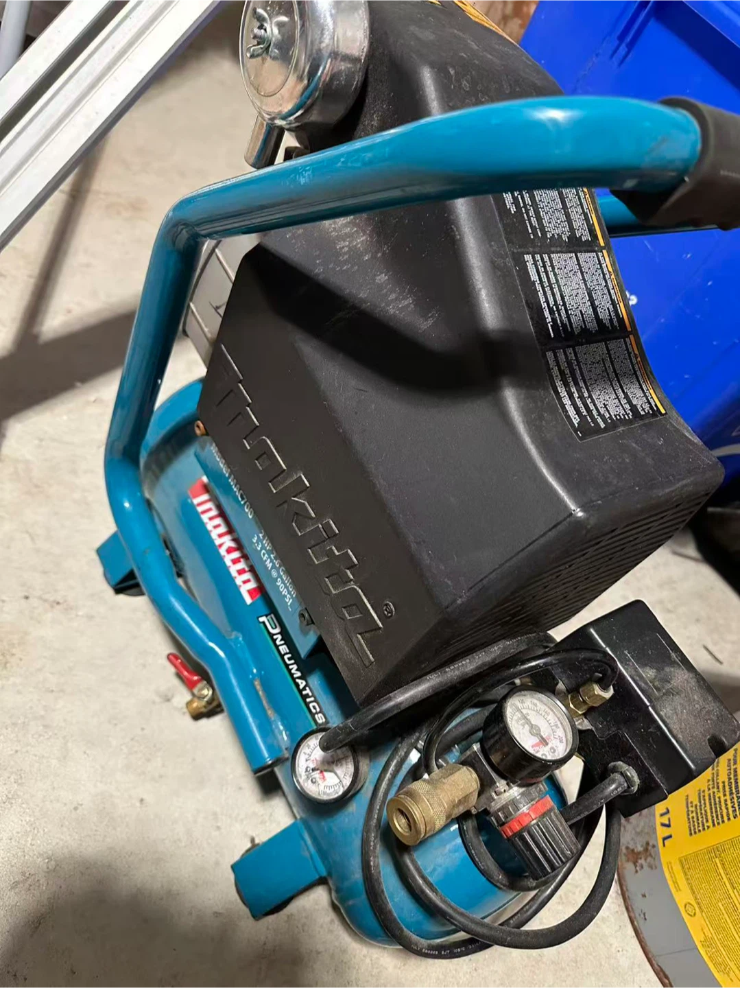 Makita MAC700 2.6 Gallon Air Compressor - photo 4