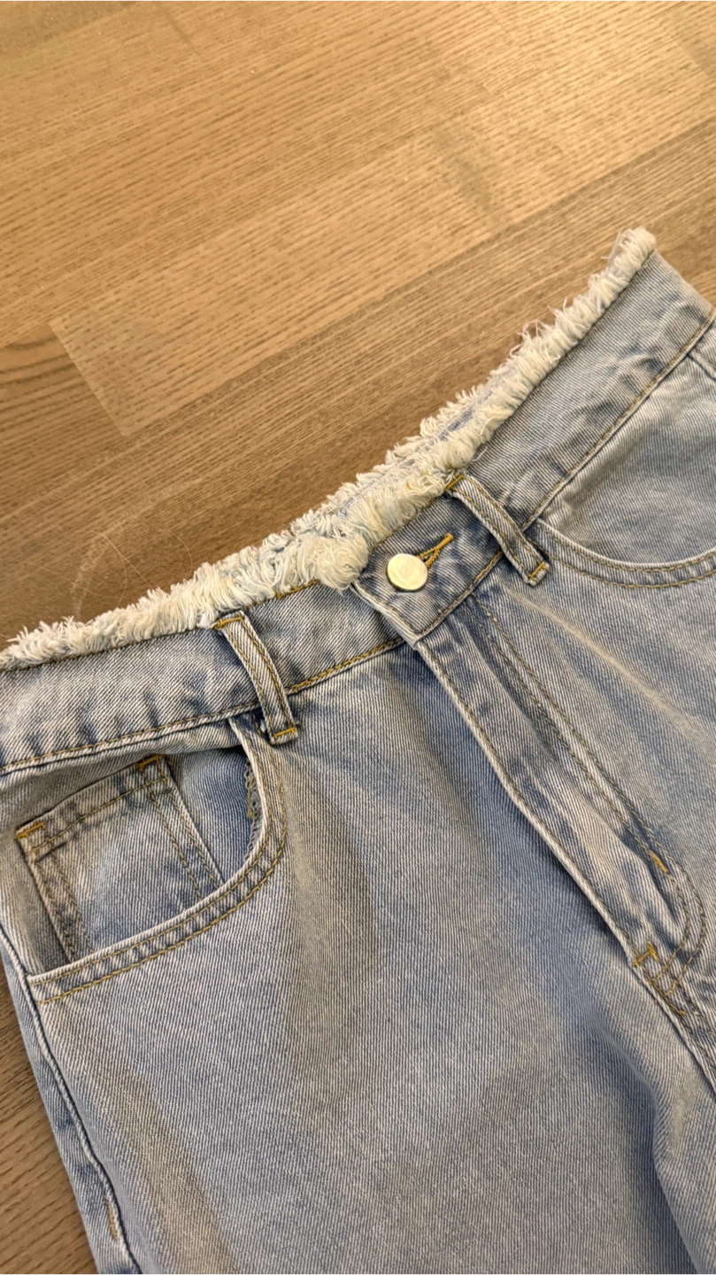 Wide Leg Jeans - Light Wash Denim - photo 2