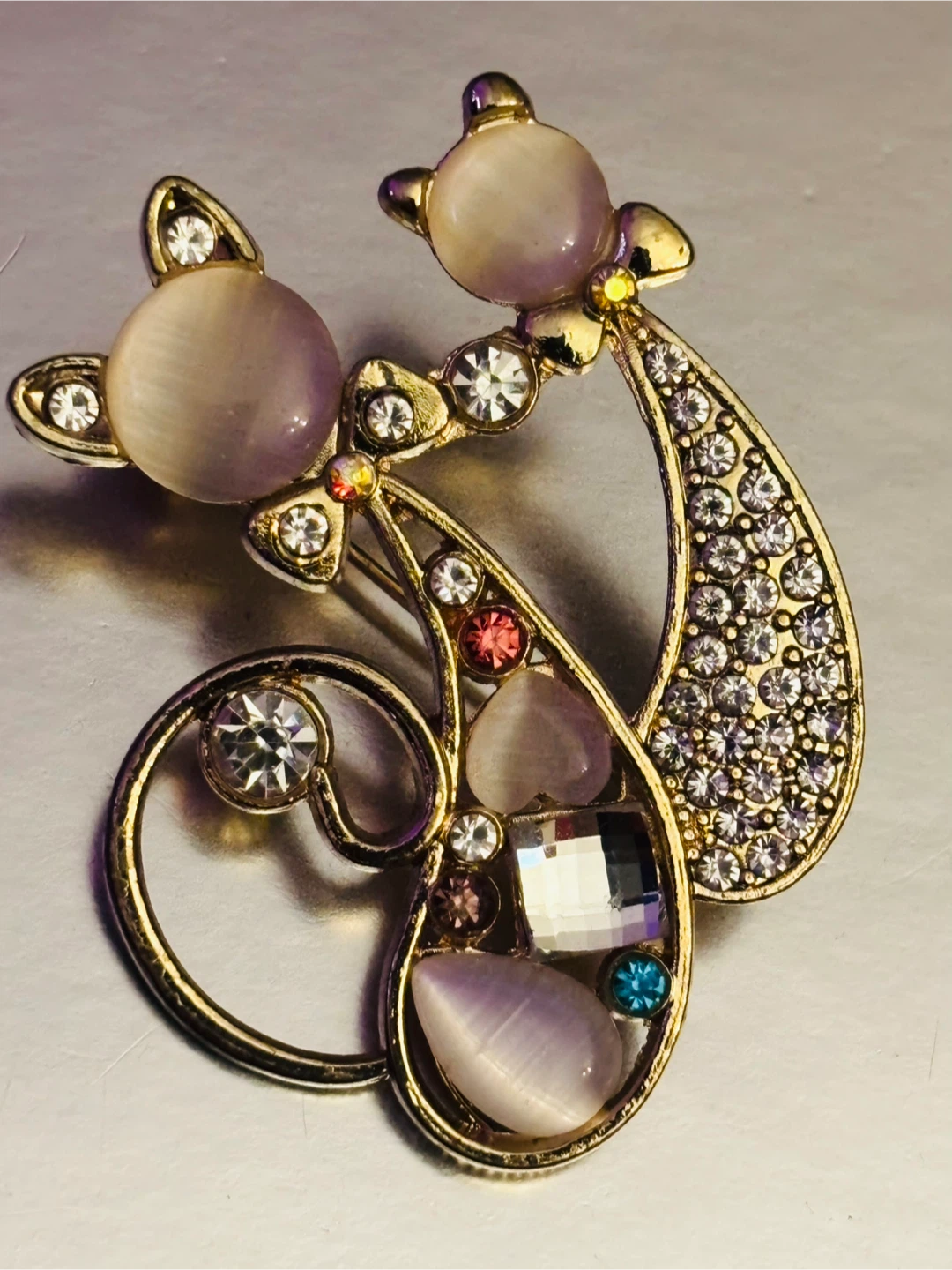 Cat brooch