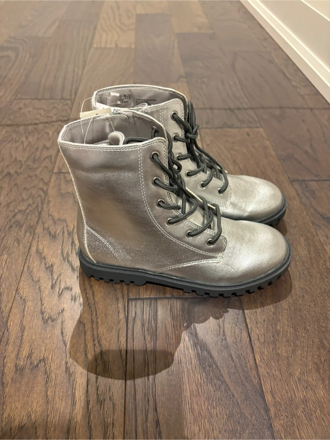 New GAP Silver Lace Up Boots - Size 4 - photo 3