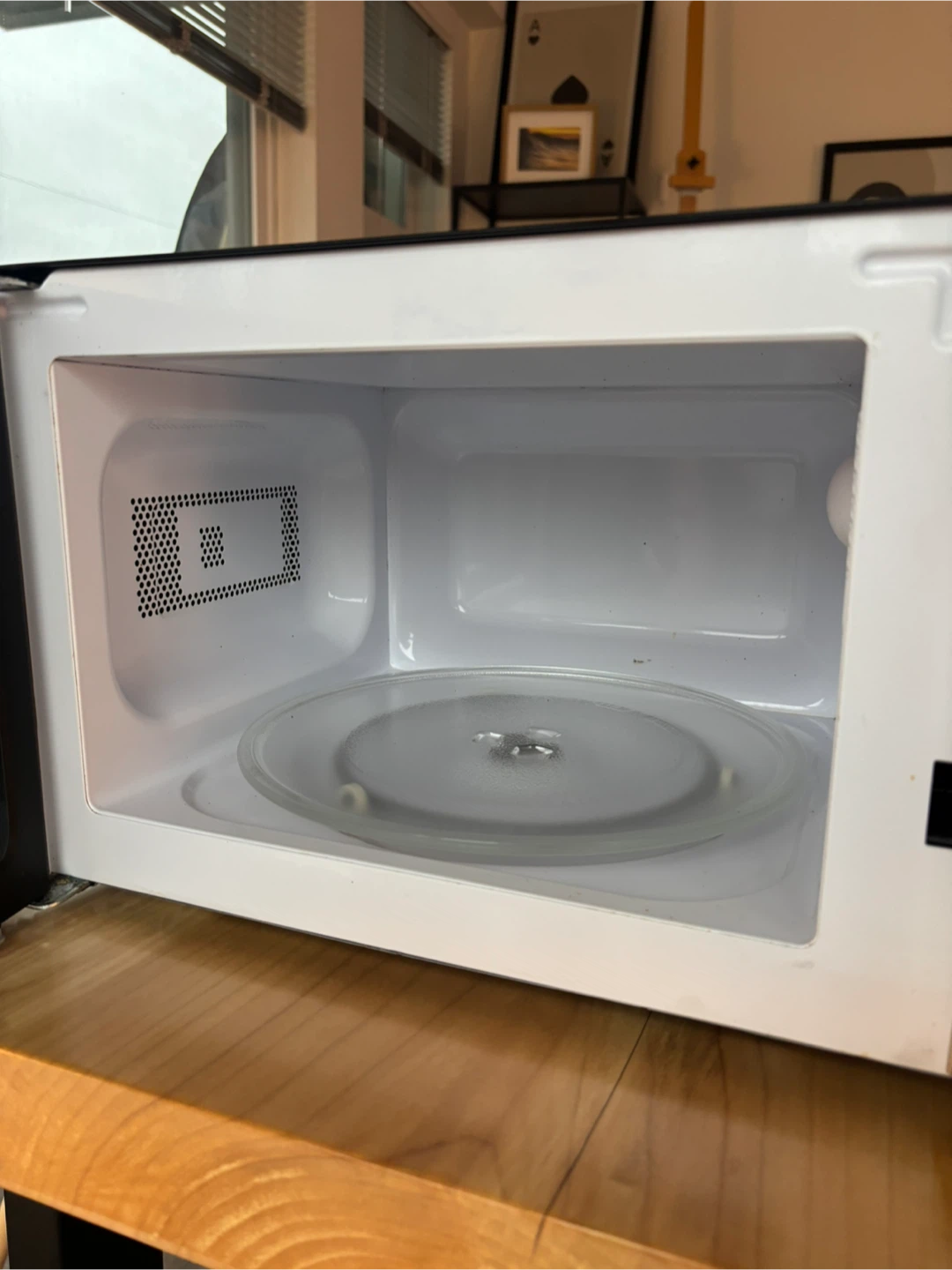 Hamiltonbeach Microwave Oven - photo 3