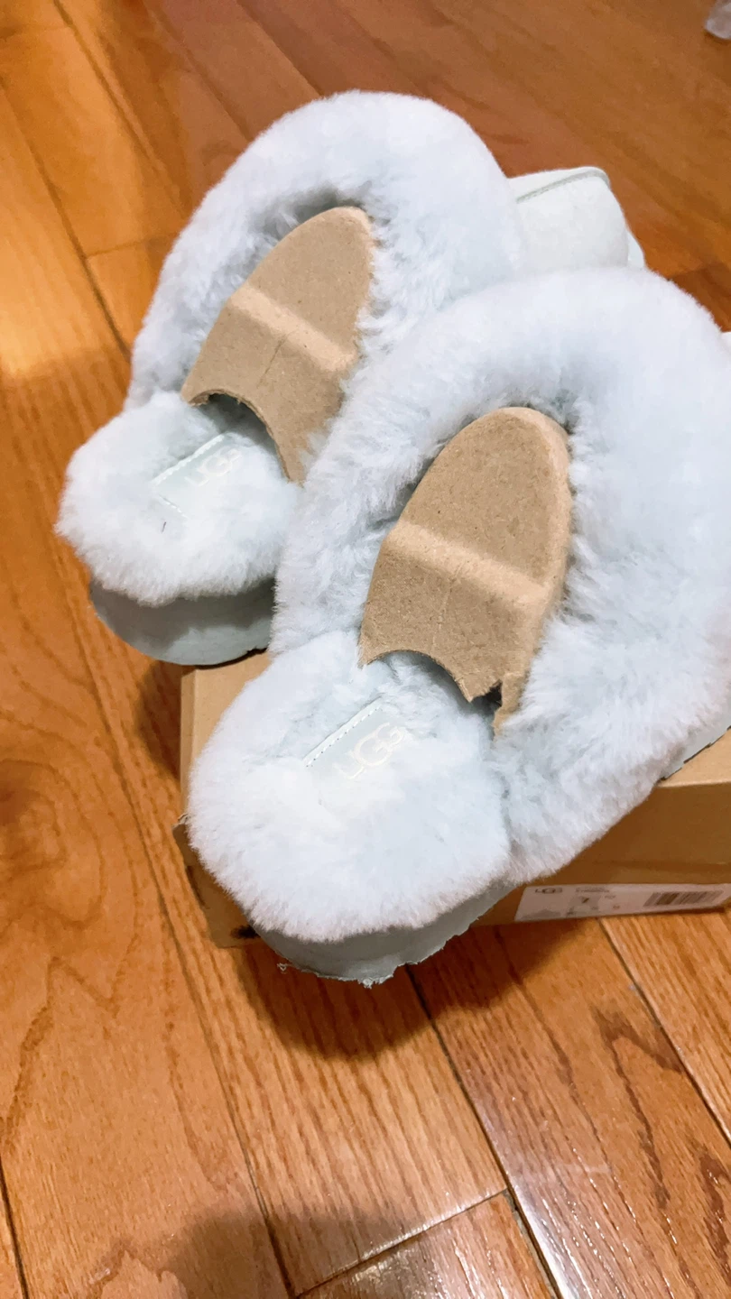 UGG Slippers - Like New - photo 4