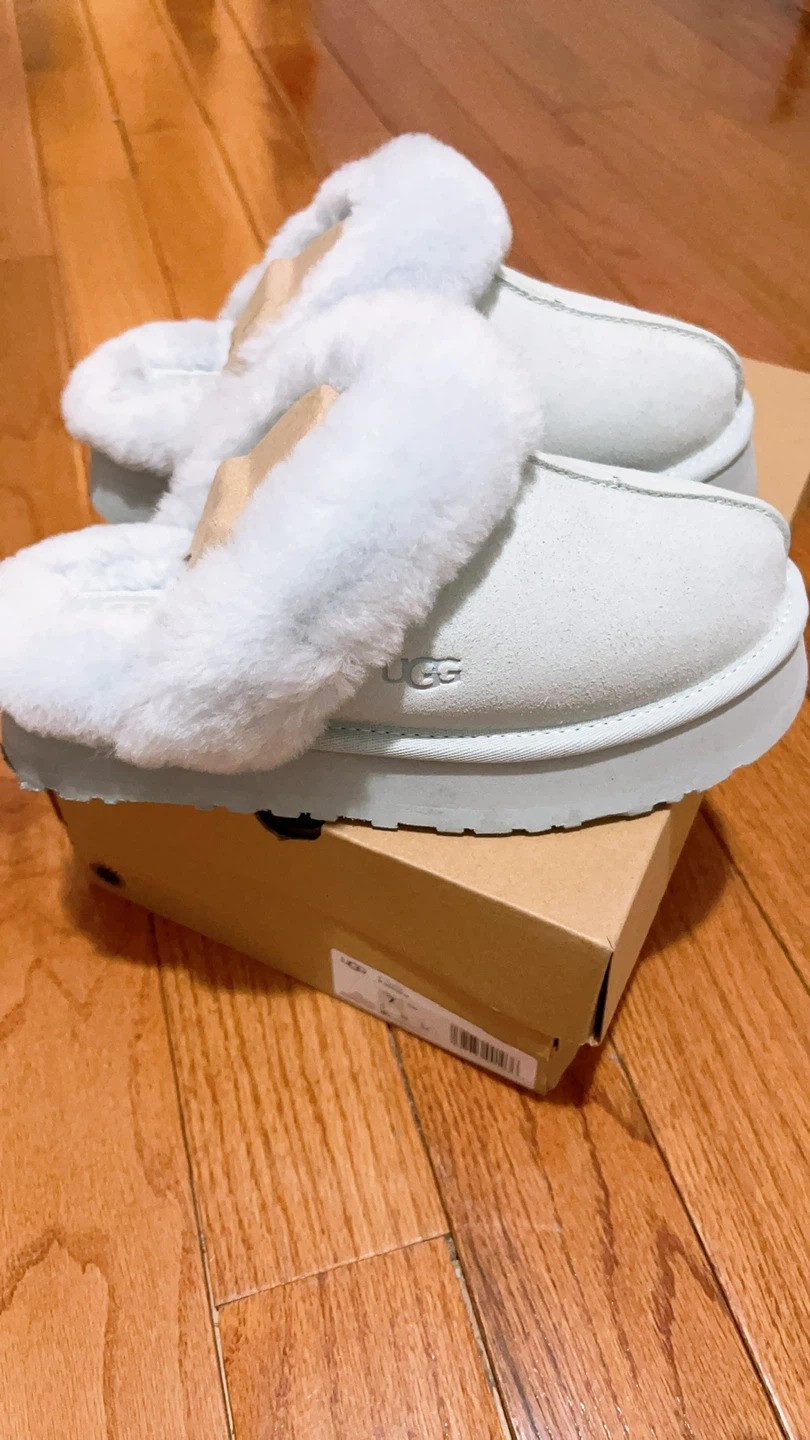 UGG Slippers - Like New