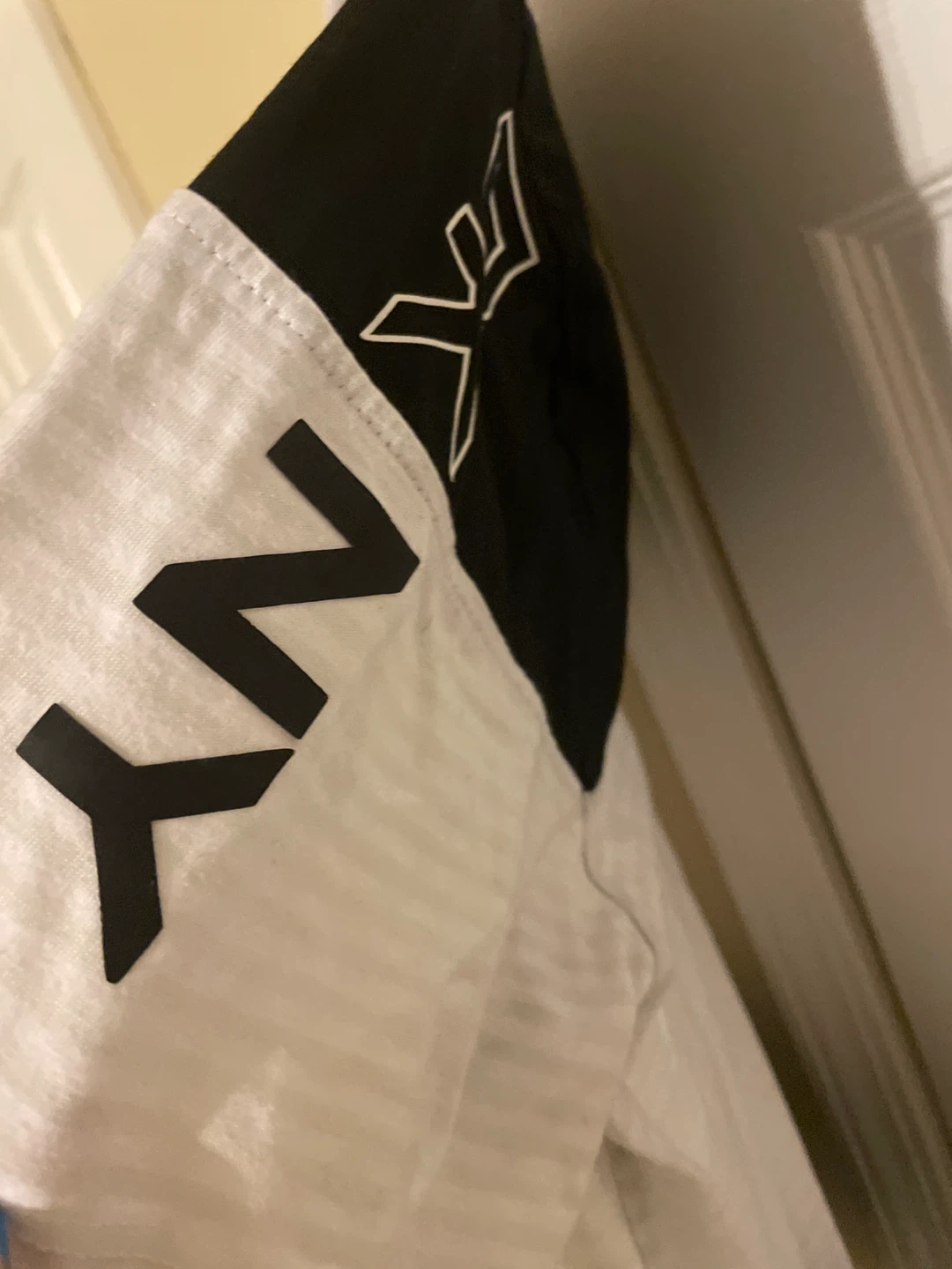DKNY Black & White Striped T-Shirt - Size M - photo 3