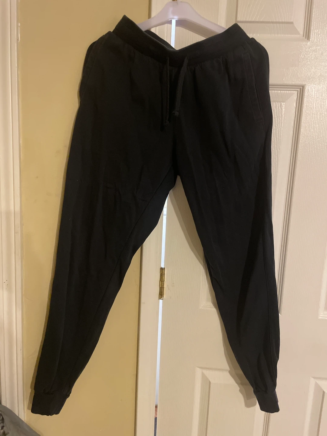 Under Armour Black Sweatpants - Size M