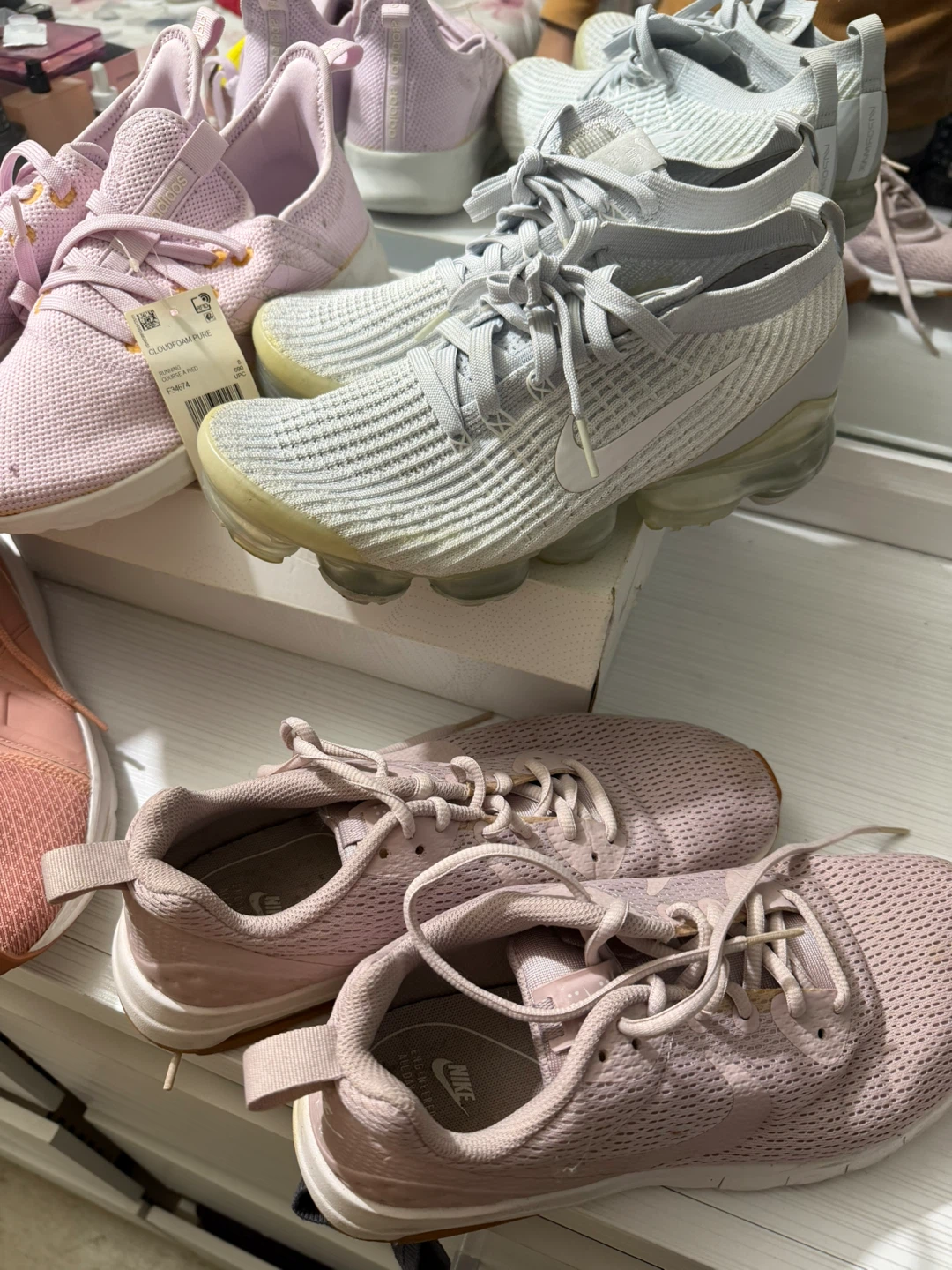 3 Adidas & 1 Nike Sneakers talla 8 todo
