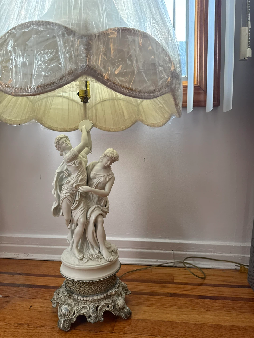Vintage Style Figurine Lamp