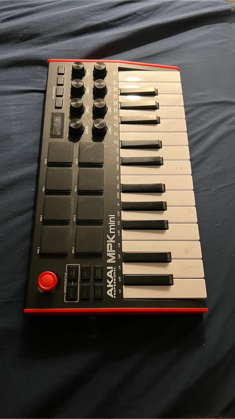 Scarlet2i2 ScarletHP60 and Akai MPK mini