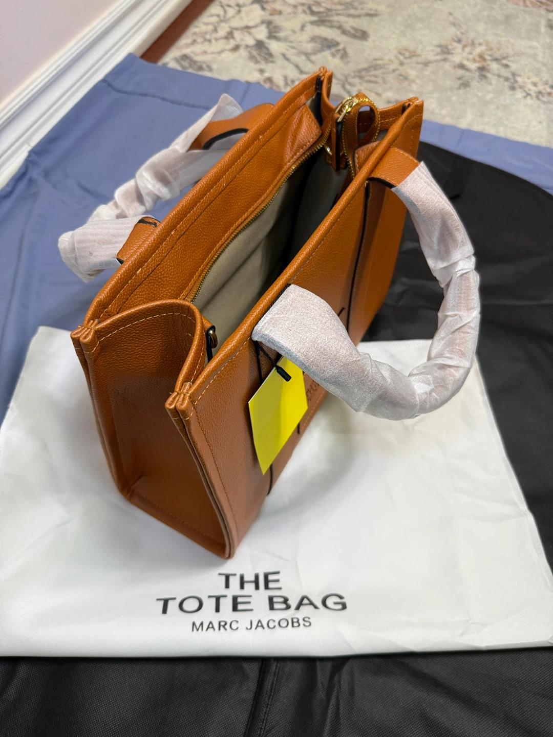 New Marc Jacobs The Leather Medium Tote Bag Argan Oil - photo 5