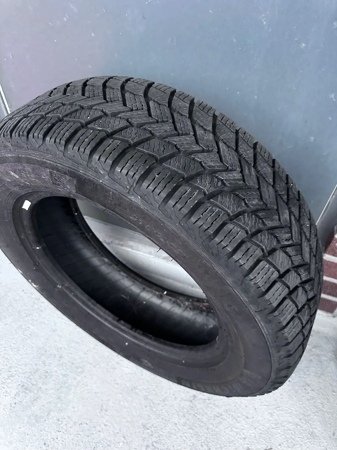 Michelin X-Ice Snow Winter Tires - 225/60 R17
