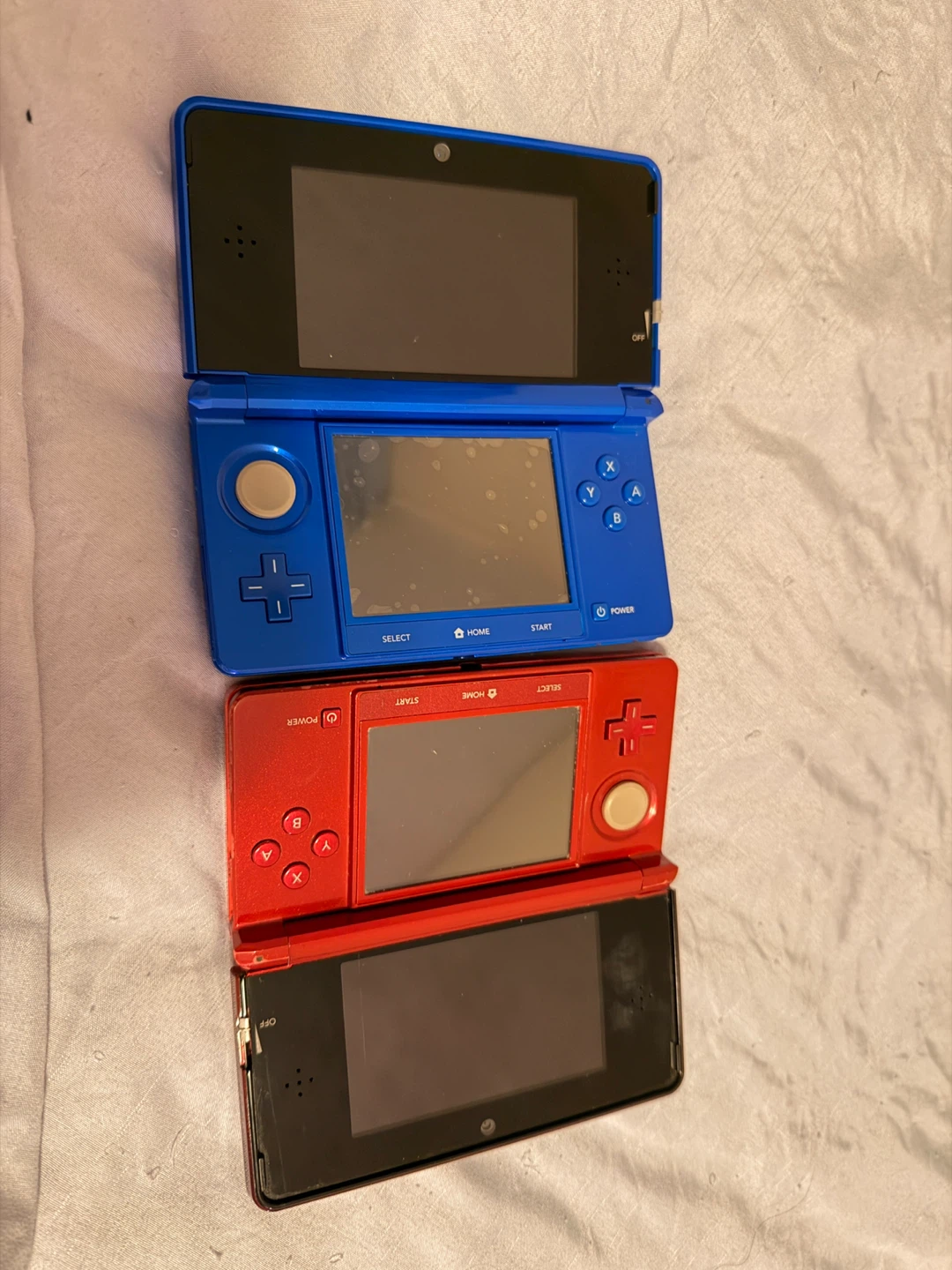 Nintendo 3DS Red & Blue Consoles - photo 2