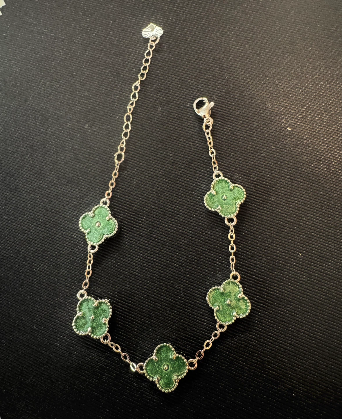 Elegant Green Clover Bracelet, Mid size Silver plated New!