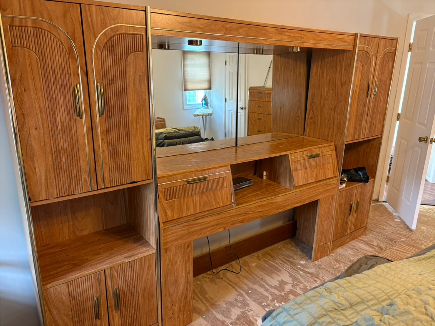 Vintage Wood Bedroom Set - photo 2