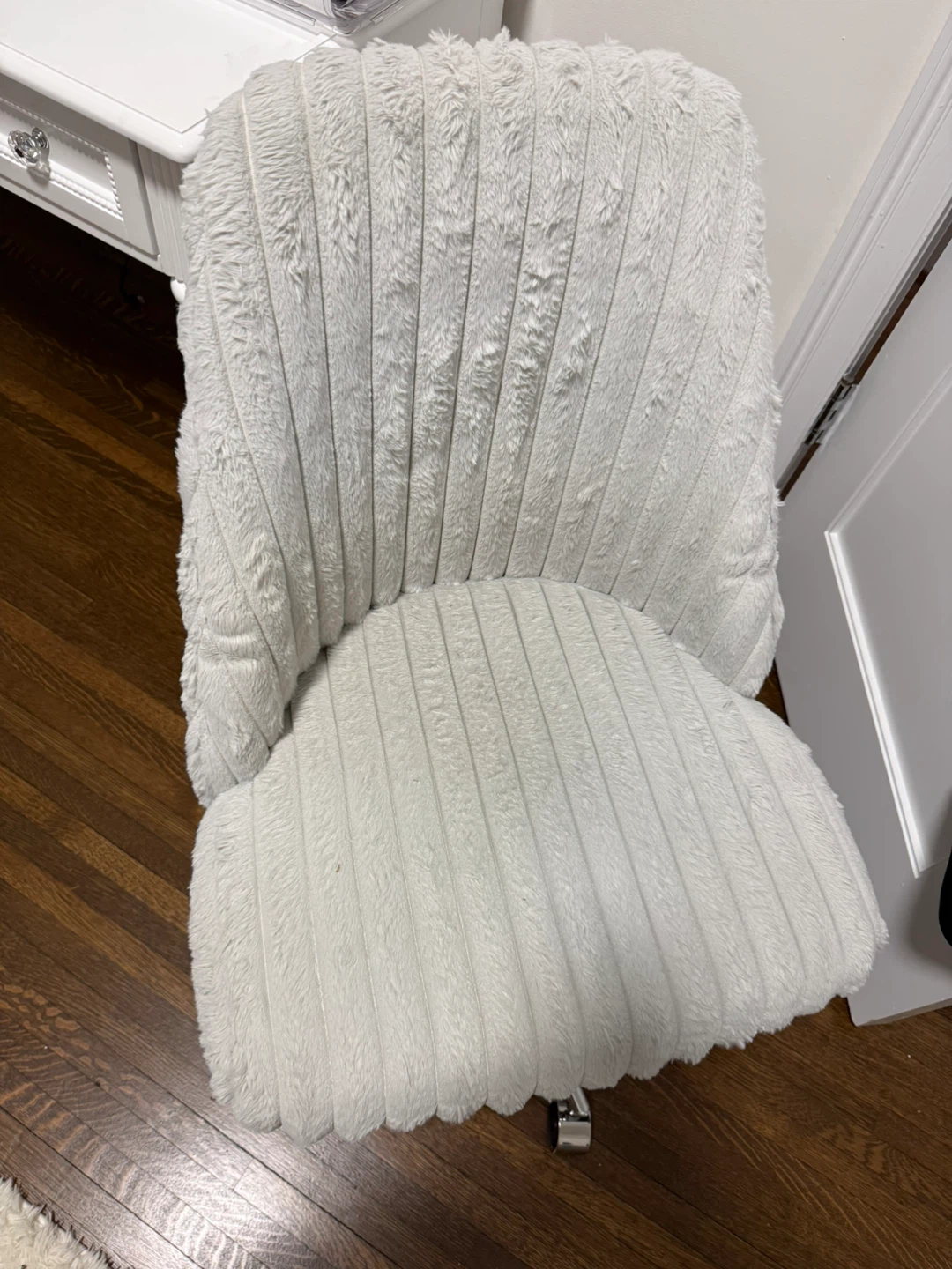 Furry White Desk Chair - photo 3