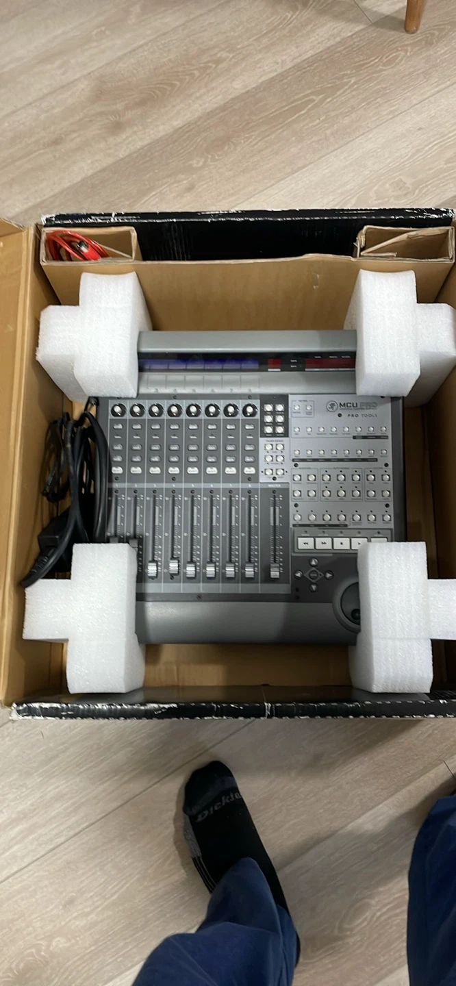 Motorized CONTROLLER Mackie MCU Pro DAW Controller