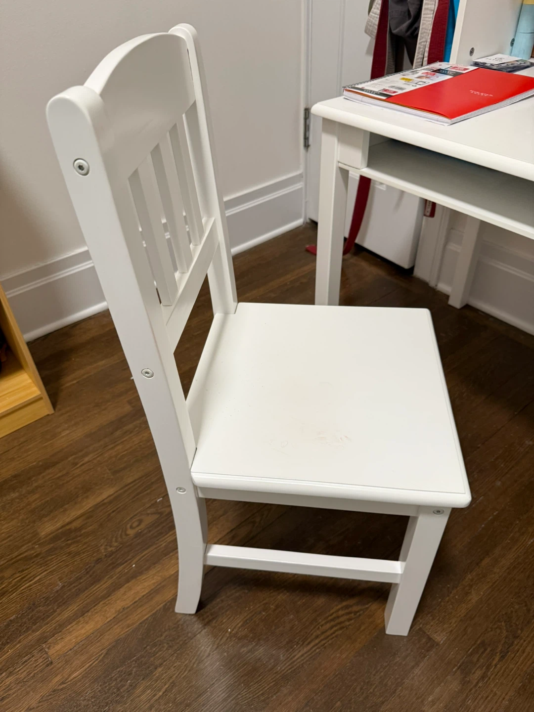 White Children's Desk and Chair Set - photo 3