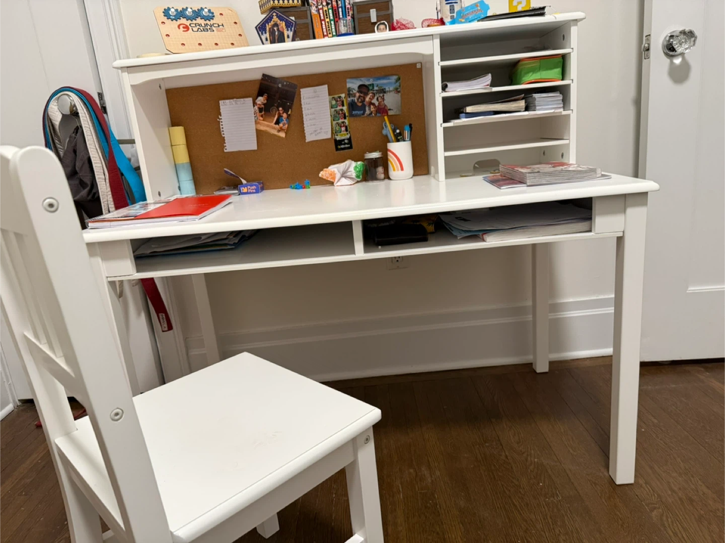 White Children's Desk and Chair Set - photo 4