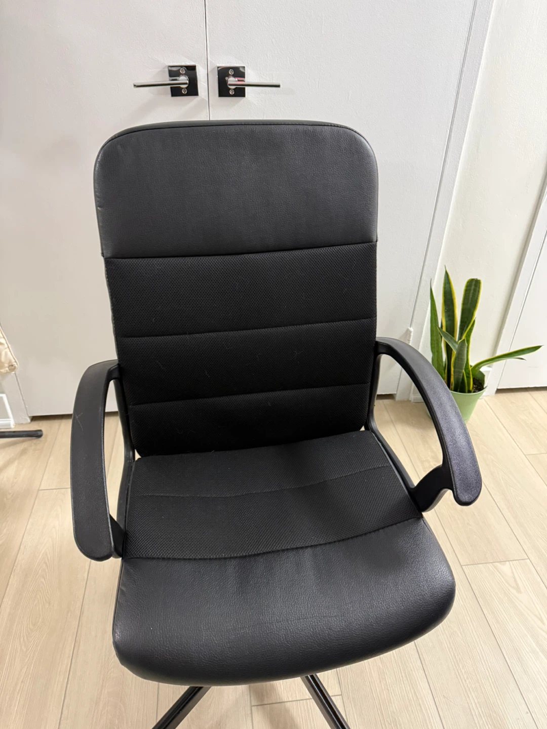Black Office Chair 🥕