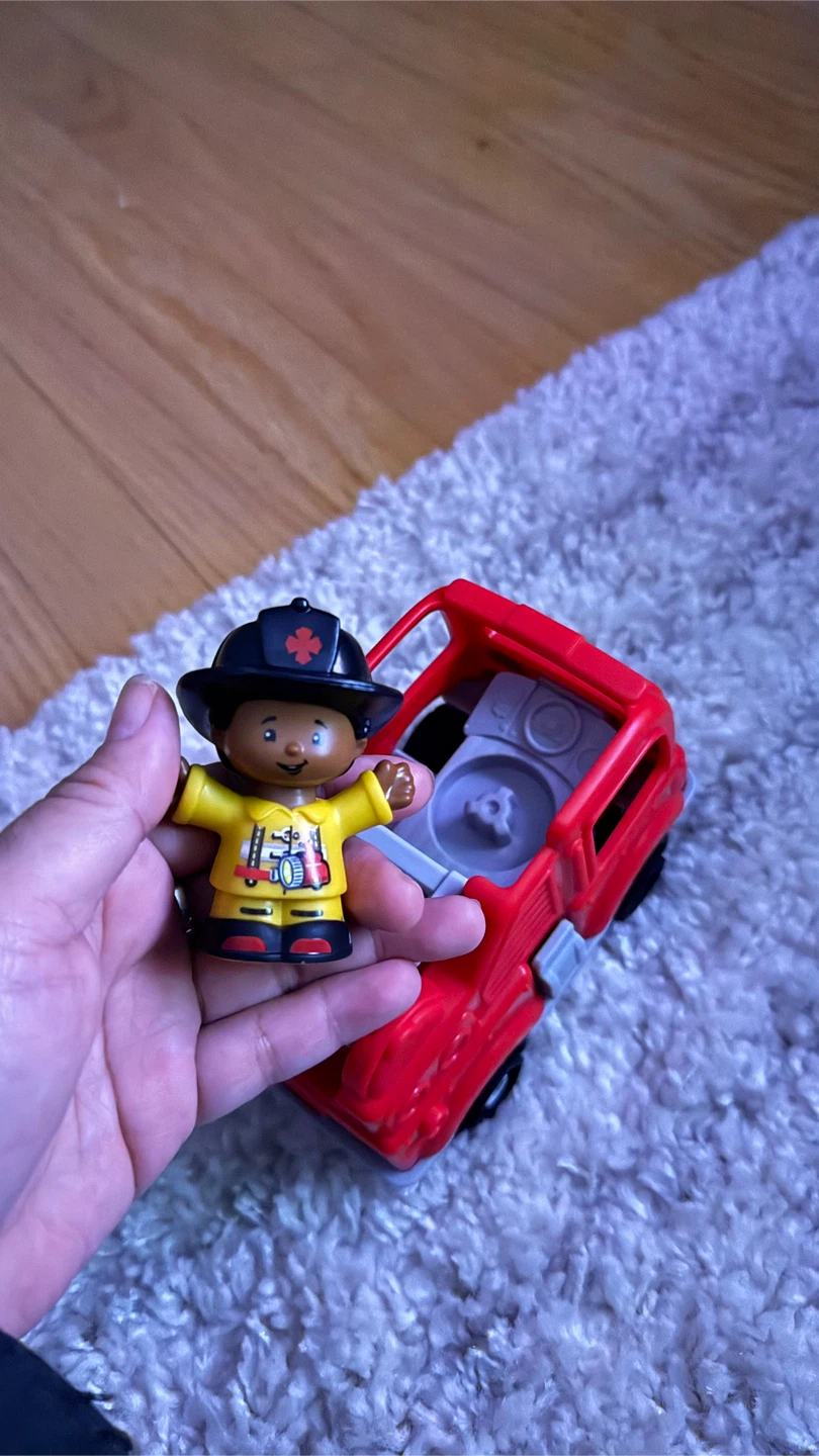 Toy Little People Friendly Fire Truck - photo 3