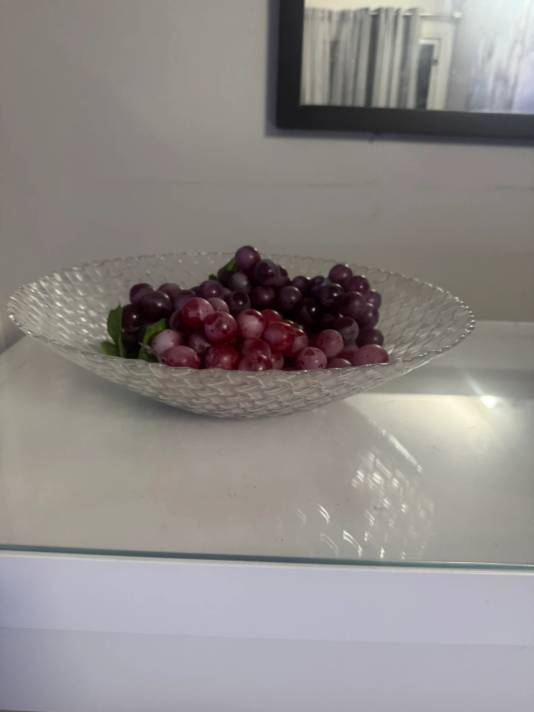 Decorative artificial grapes in glass bowl - photo 4