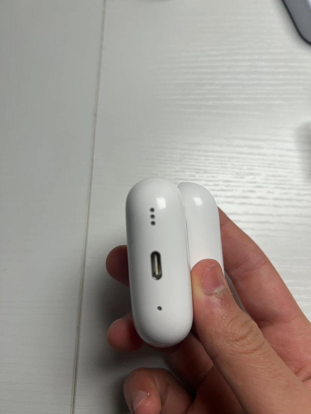 Apple AirPods Pro (2nd generation) - photo 4