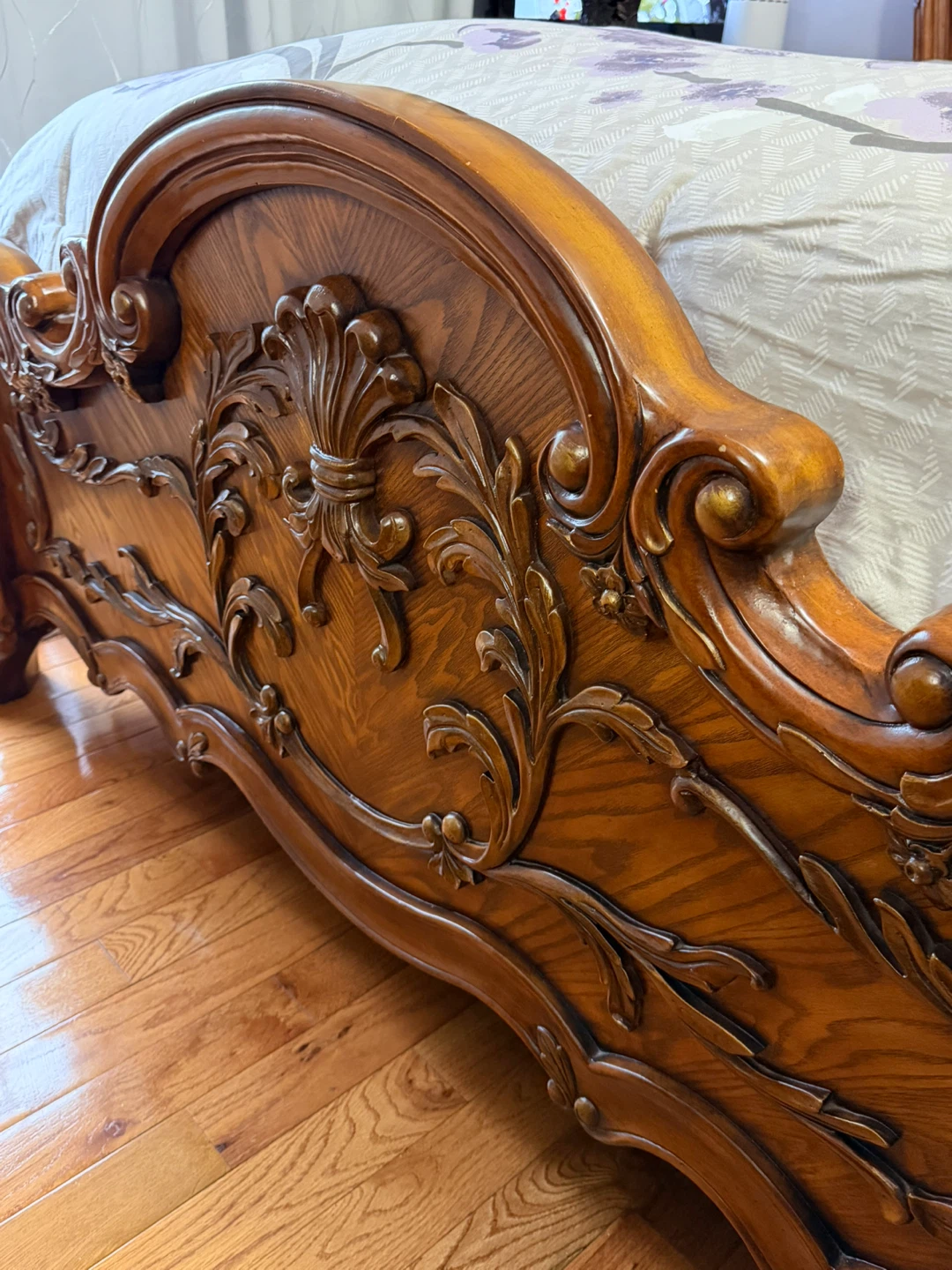 Queen Sized Wooden Bed Frame - photo 3