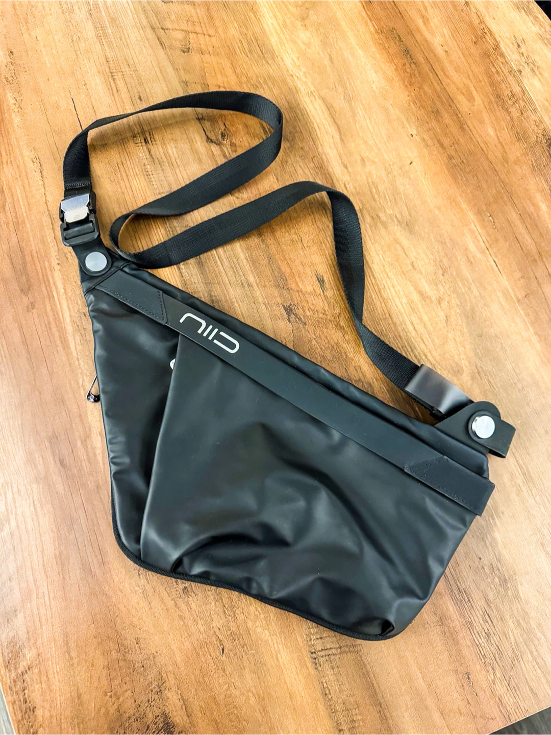 NIID Fino F4 Sling Bag - Lightweight & Slim - photo 2